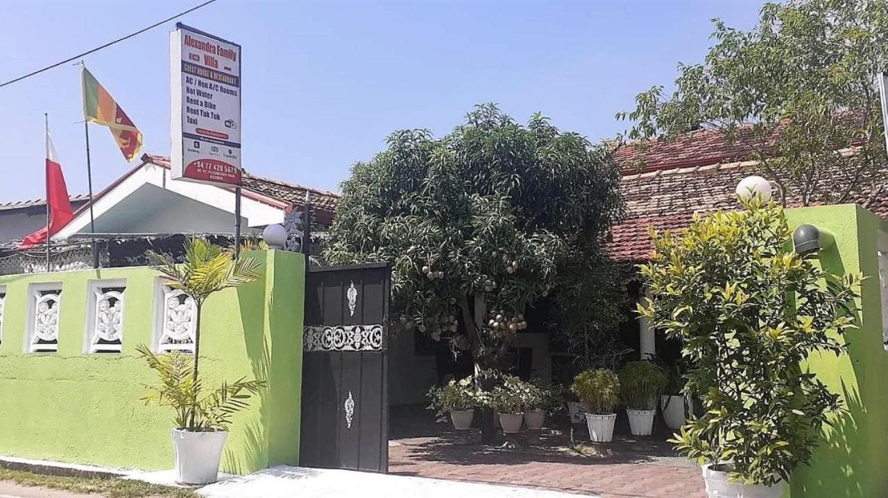 Alexandra Family Villa Negombo Exterior foto